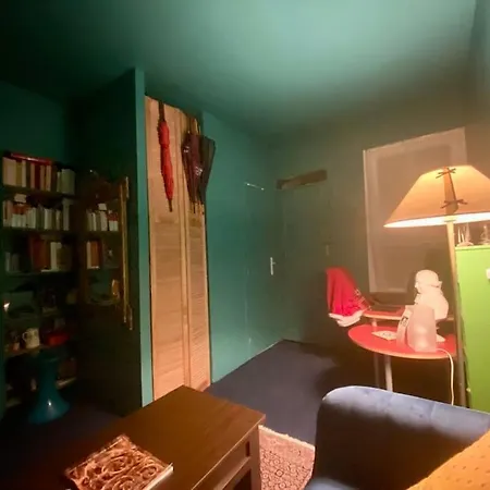 Mignon Et Confortable Avec Acces Jardin Appartement Parijs